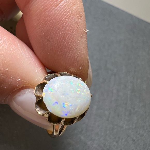 10K yellow gold and opal ring - Picture 7 of 15